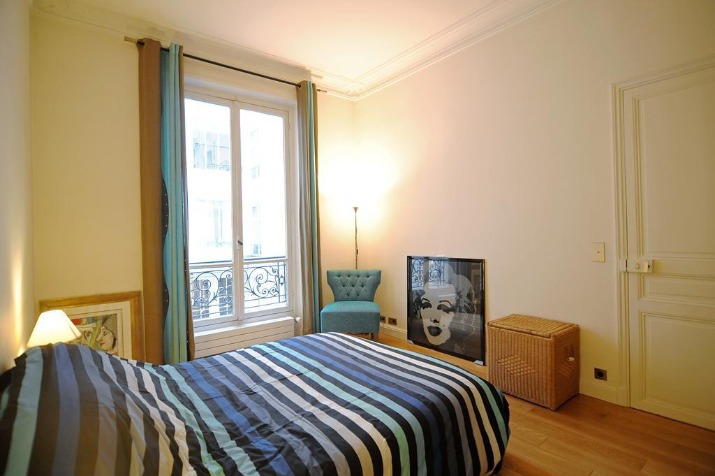 Champs Elysees Homestay - Air Conditioning ปารีส ห้อง รูปภาพ