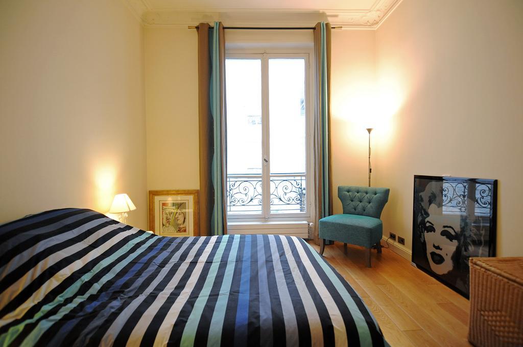Champs Elysees Homestay - Air Conditioning ปารีส ห้อง รูปภาพ