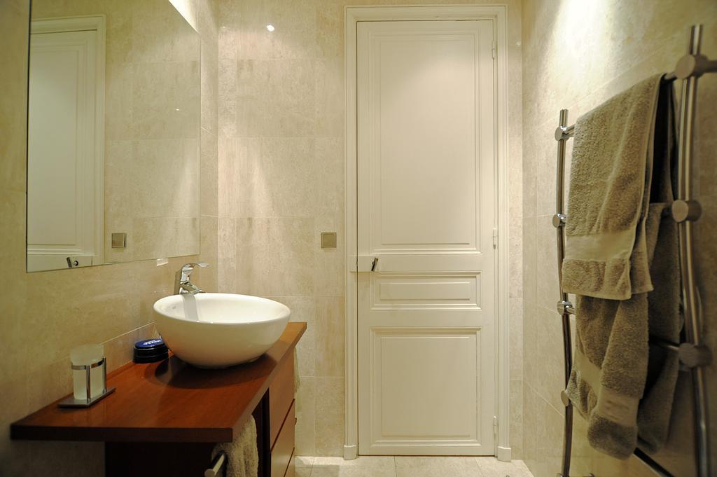 Champs Elysees Homestay - Air Conditioning ปารีส ห้อง รูปภาพ